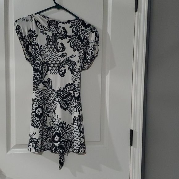 Top - Picture 2 of 4